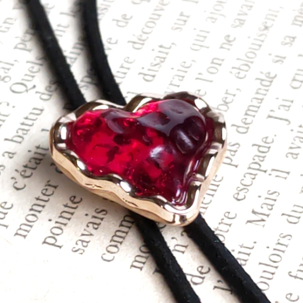 ハーツラビュルのループタイ