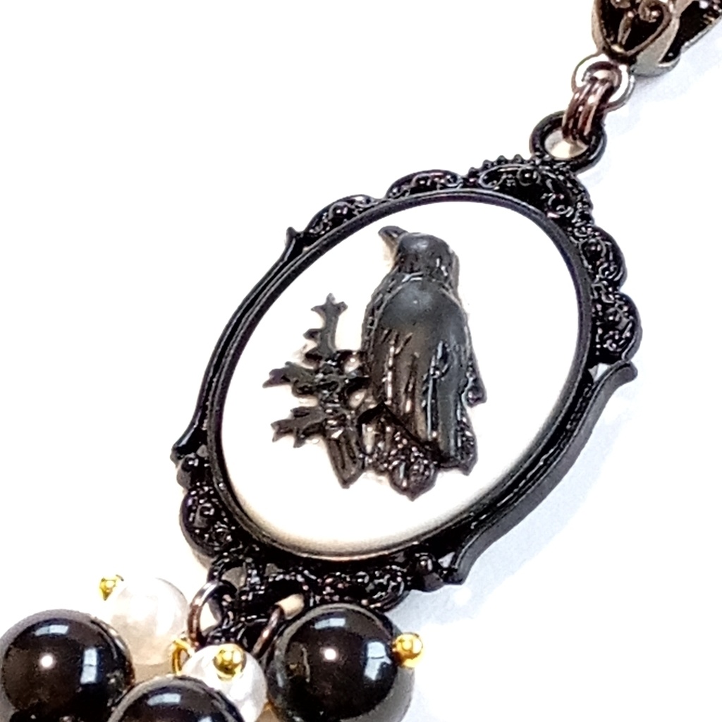 クロウリー ネックレス