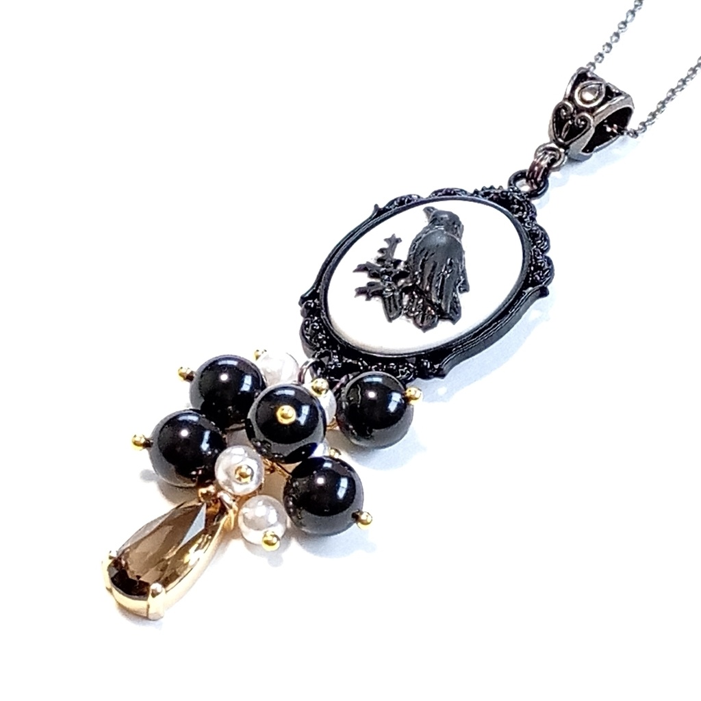 クロウリー ネックレス