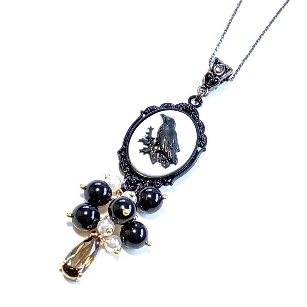 クロウリー ネックレス