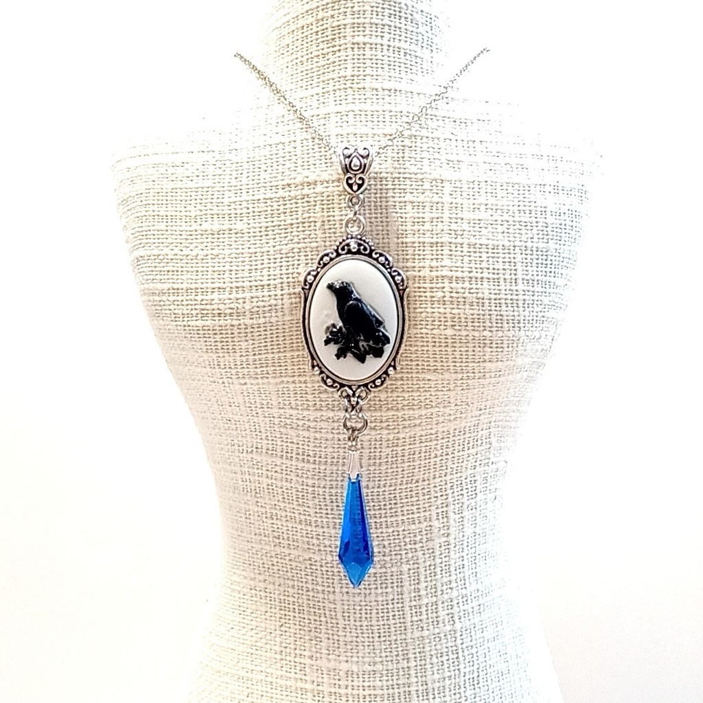 クロウリー ネックレス