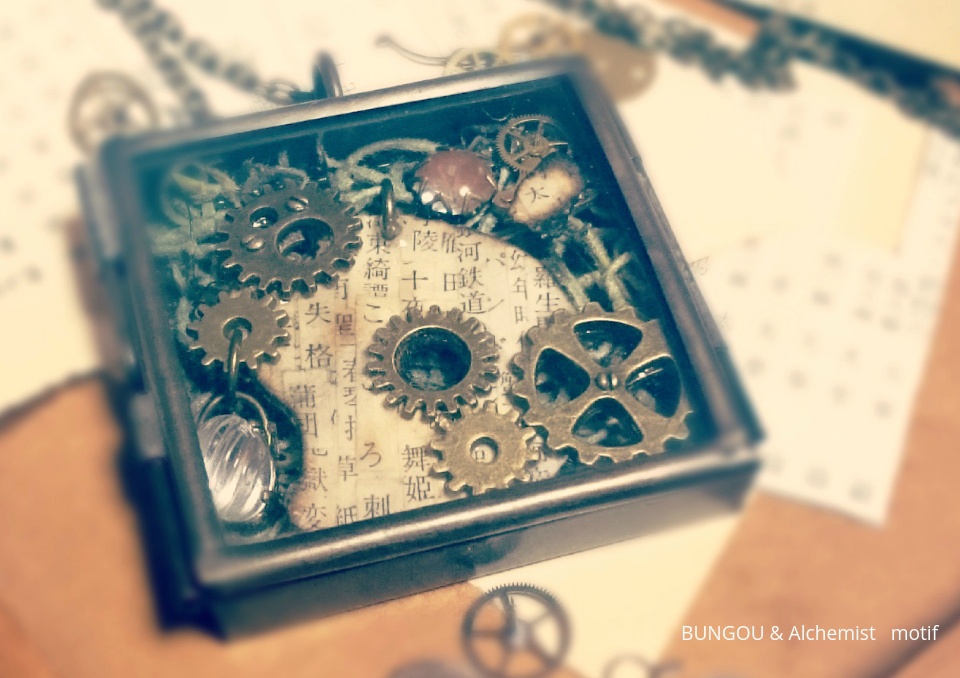 図書館標本箱(文アルモチーフロングネックレス)