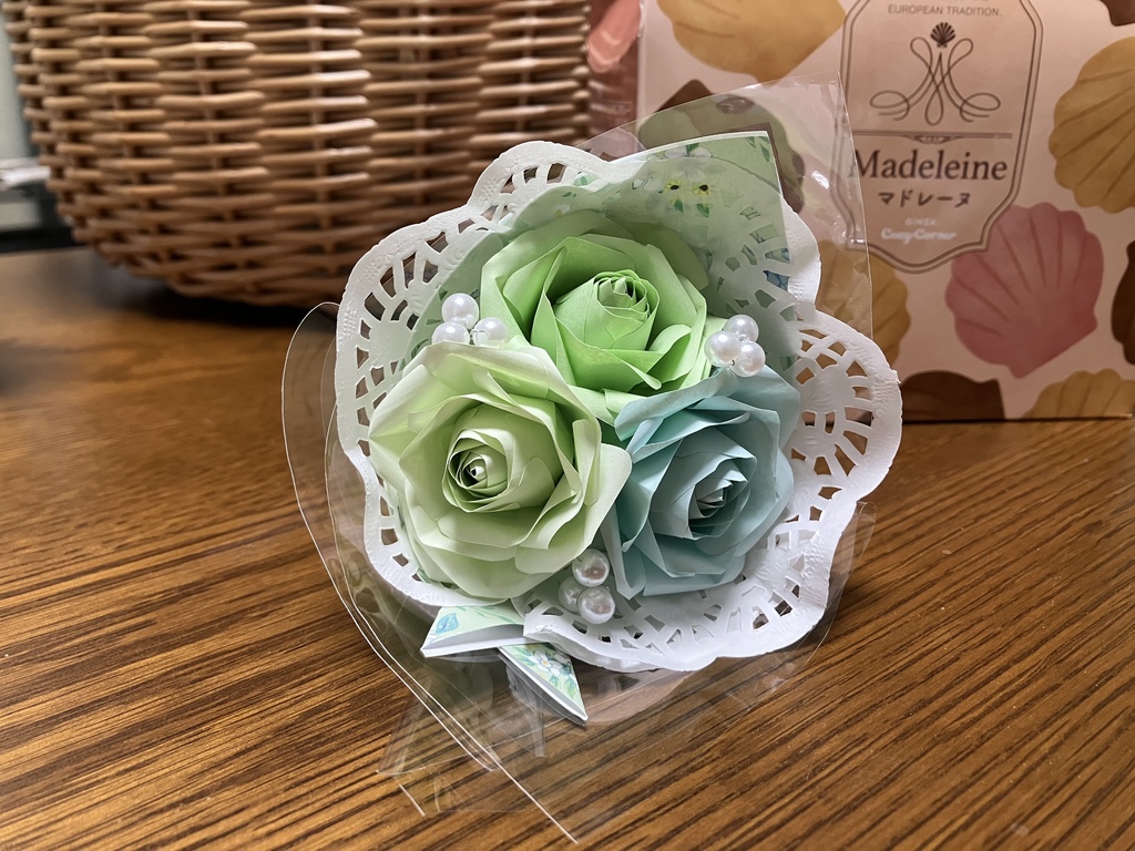 折花 バラとレースのミニブーケ(ライトグリーン&パール)