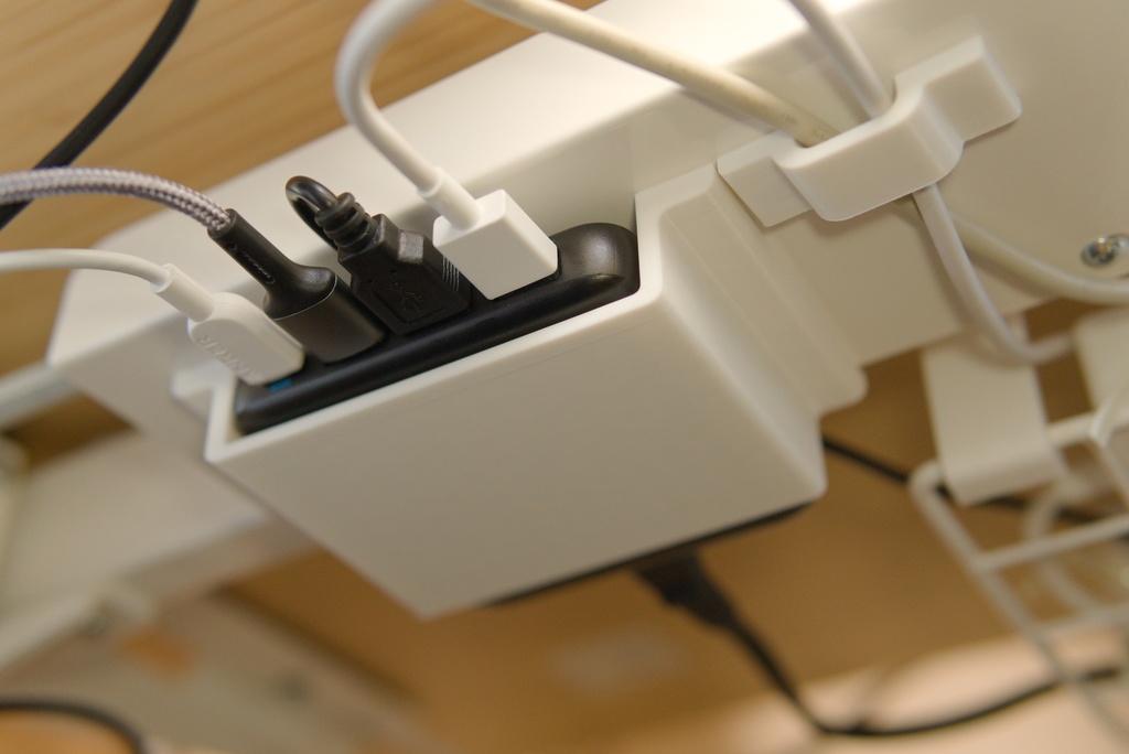 【3Dプリンタデータ】Anker PowerPort Atom IIIを金属部分に貼り付けるやつ