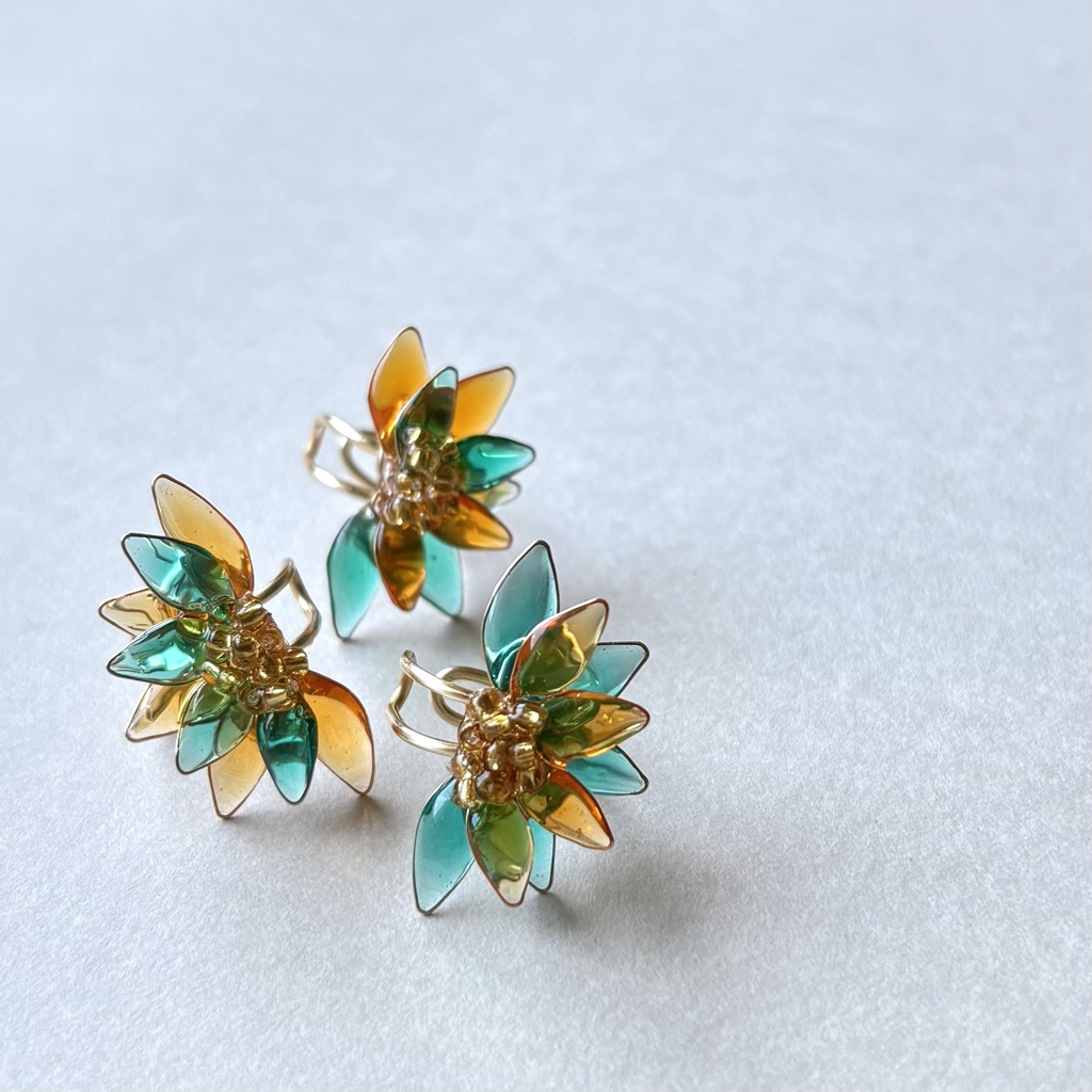 お花のイヤーカフ