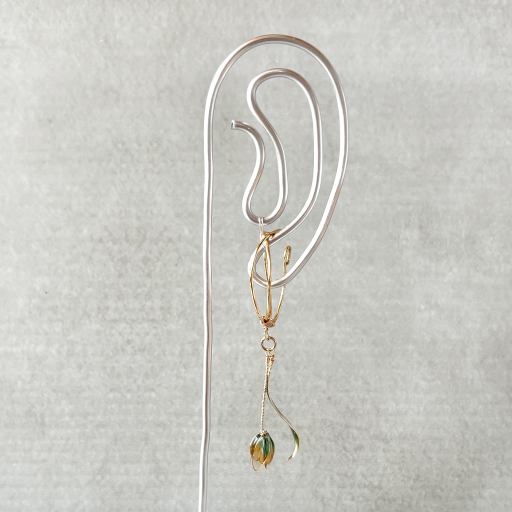 チューリップの耳飾り