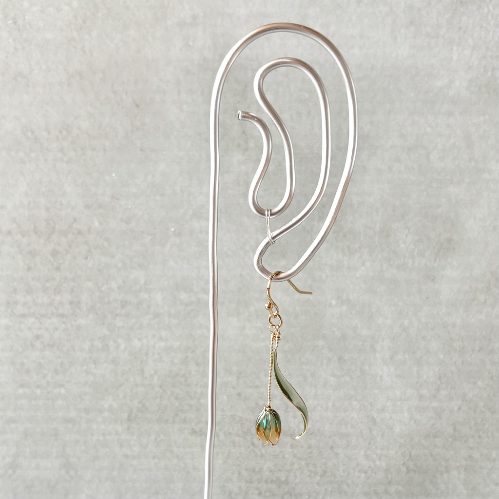 チューリップの耳飾り