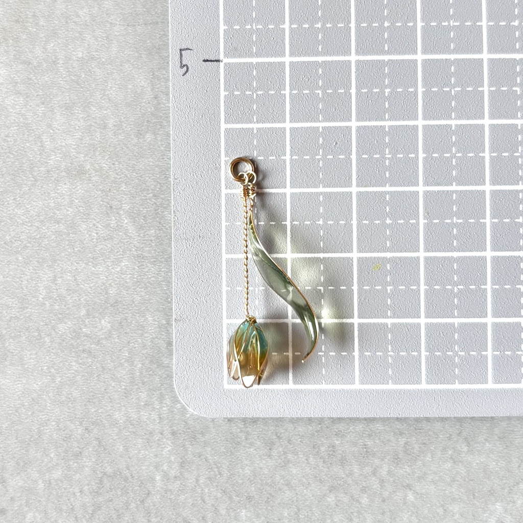 チューリップの耳飾り