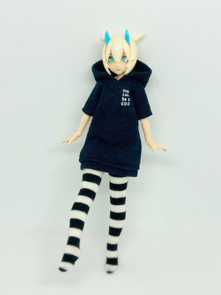 ネイビーカラーのフーディワンピ達