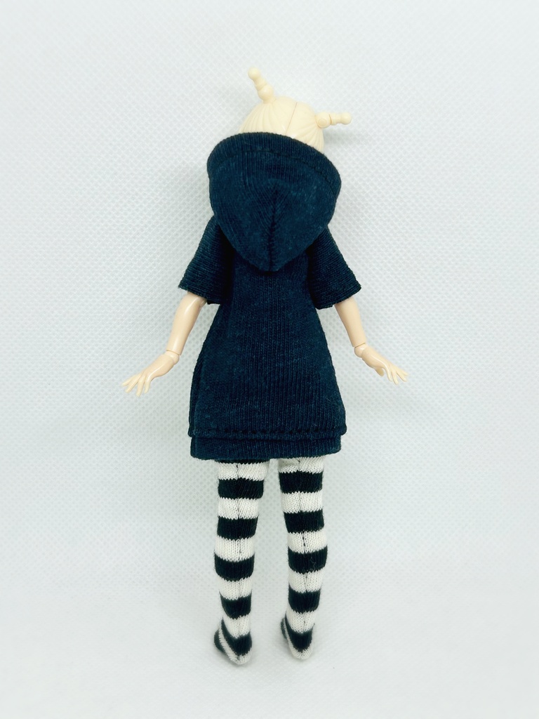 ネイビーカラーのフーディワンピ達