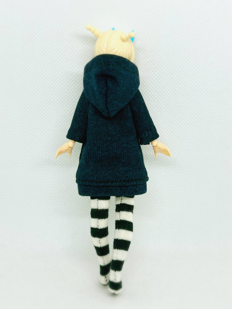 ネイビーカラーのフーディワンピ達