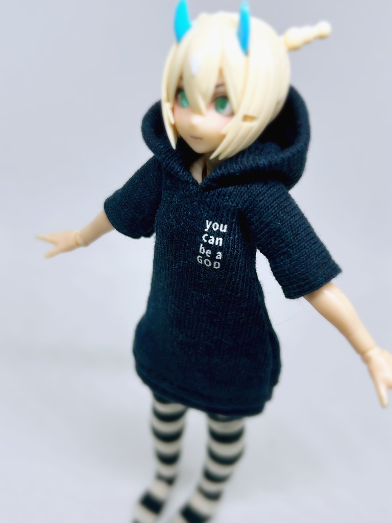 ネイビーカラーのフーディワンピ達