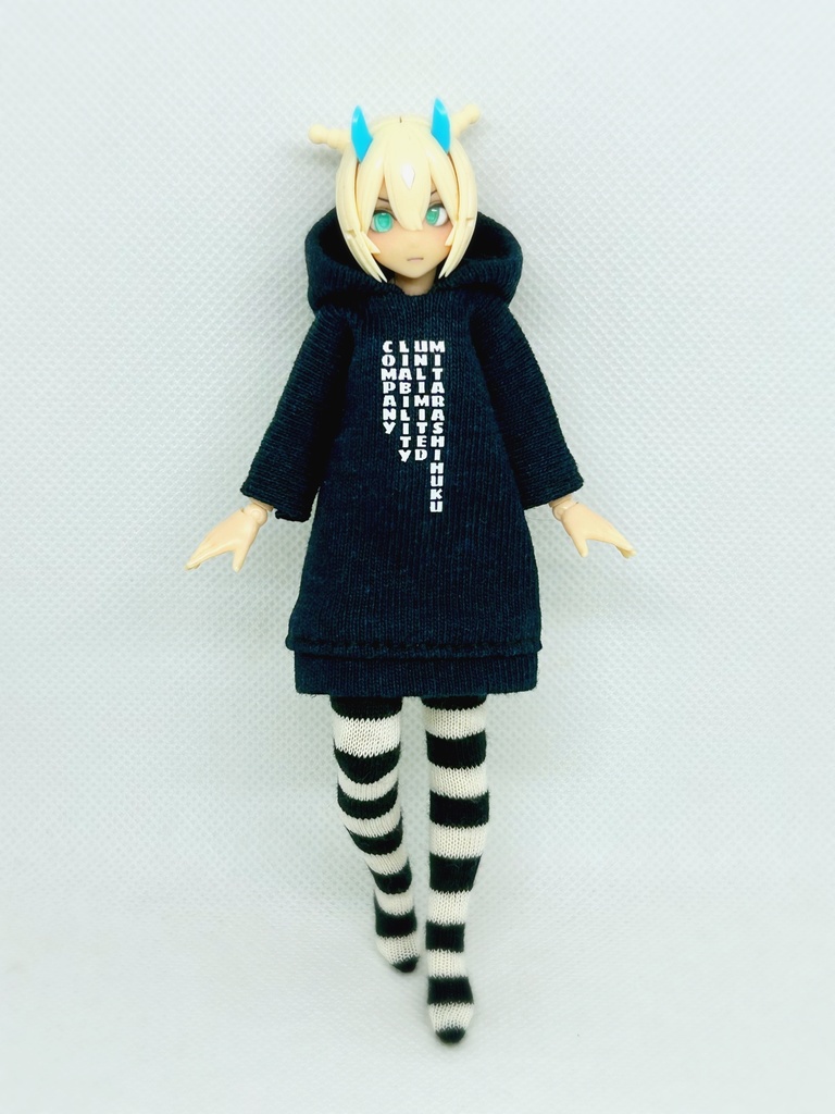 ネイビーカラーのフーディワンピ達