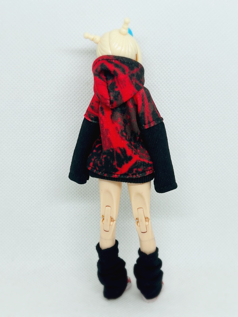 血飛沫のフーディワンピはこちら