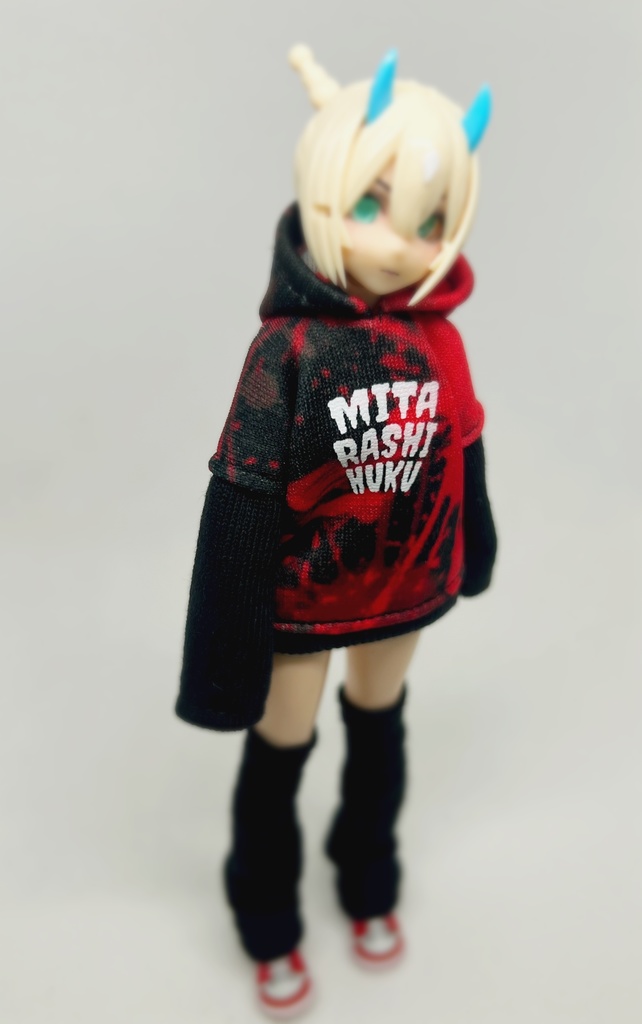 血飛沫のフーディワンピはこちら