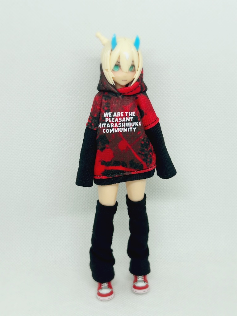 血飛沫のフーディワンピはこちら