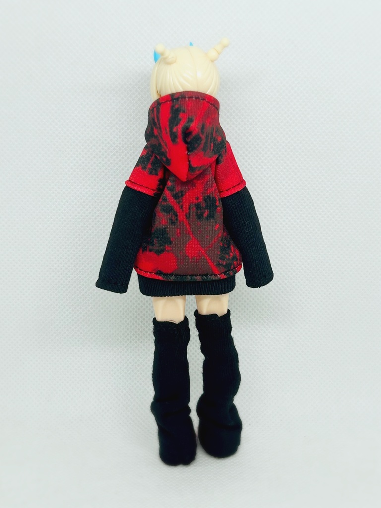 血飛沫のフーディワンピはこちら