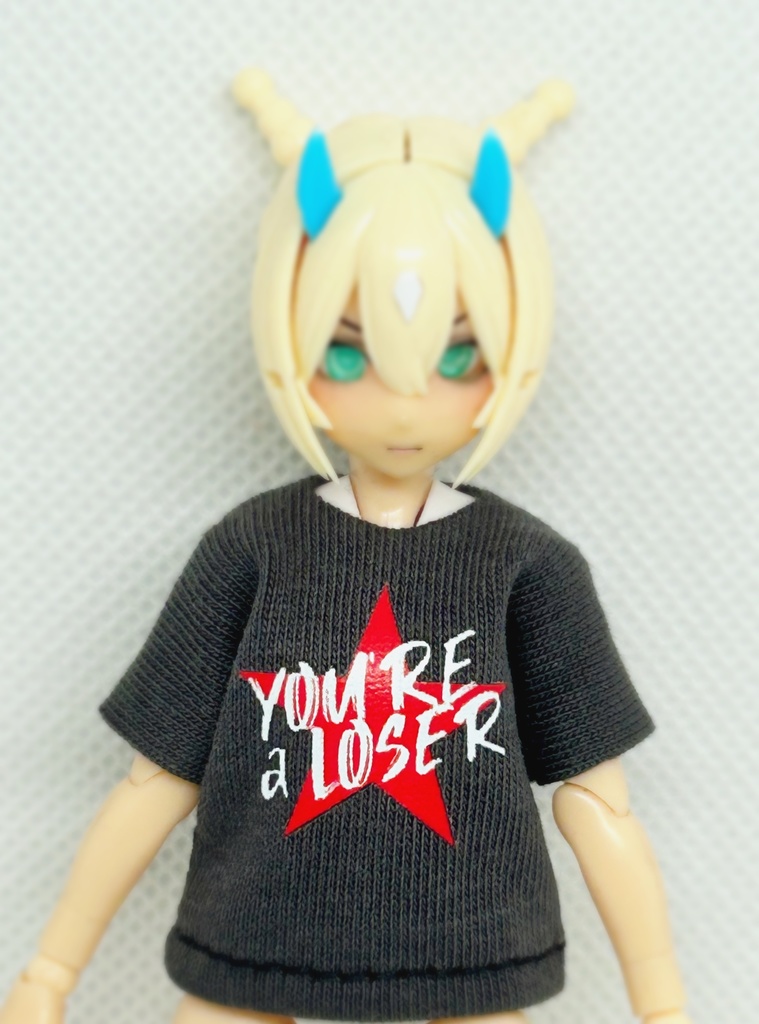 ダークグレーのTシャツ達はこちら