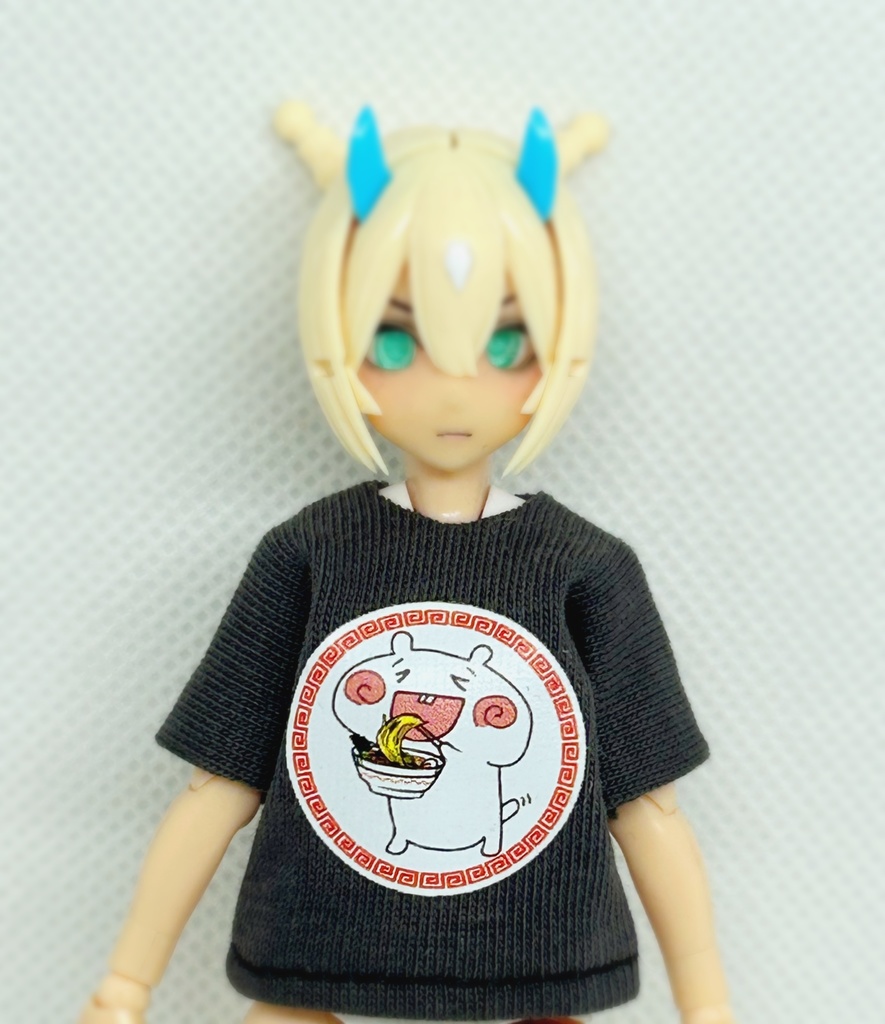 ダークグレーのTシャツ達はこちら