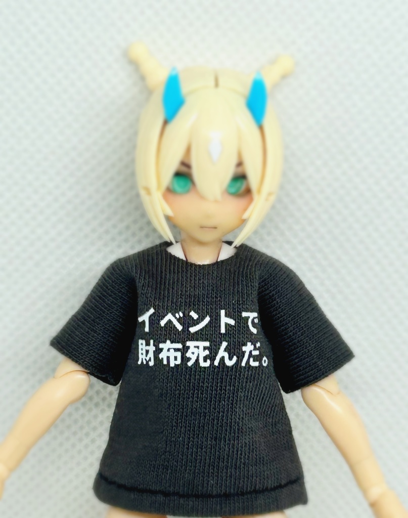 ダークグレーのTシャツ達はこちら