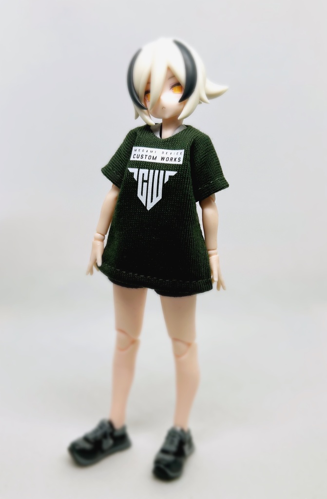 トップスとホットパンツ