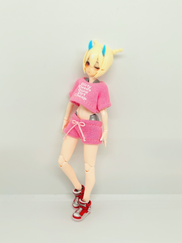 トップスとホットパンツ