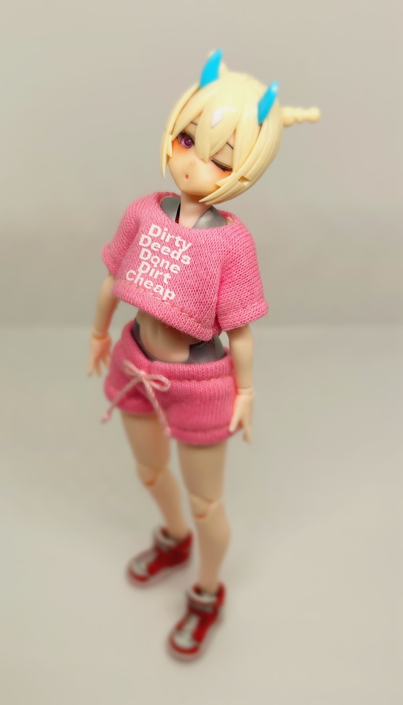 トップスとホットパンツ