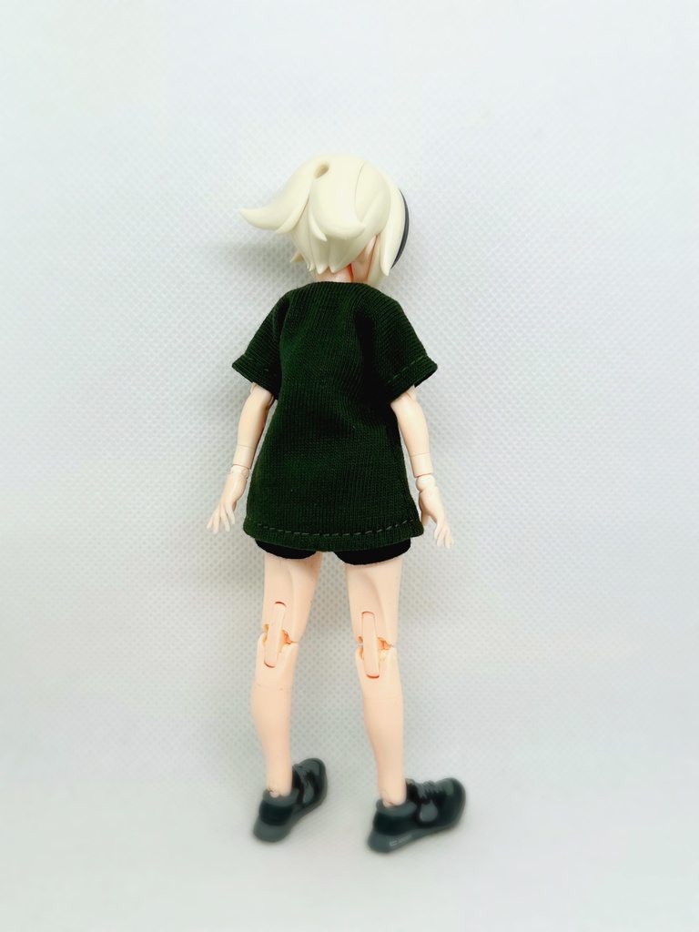トップスとホットパンツ