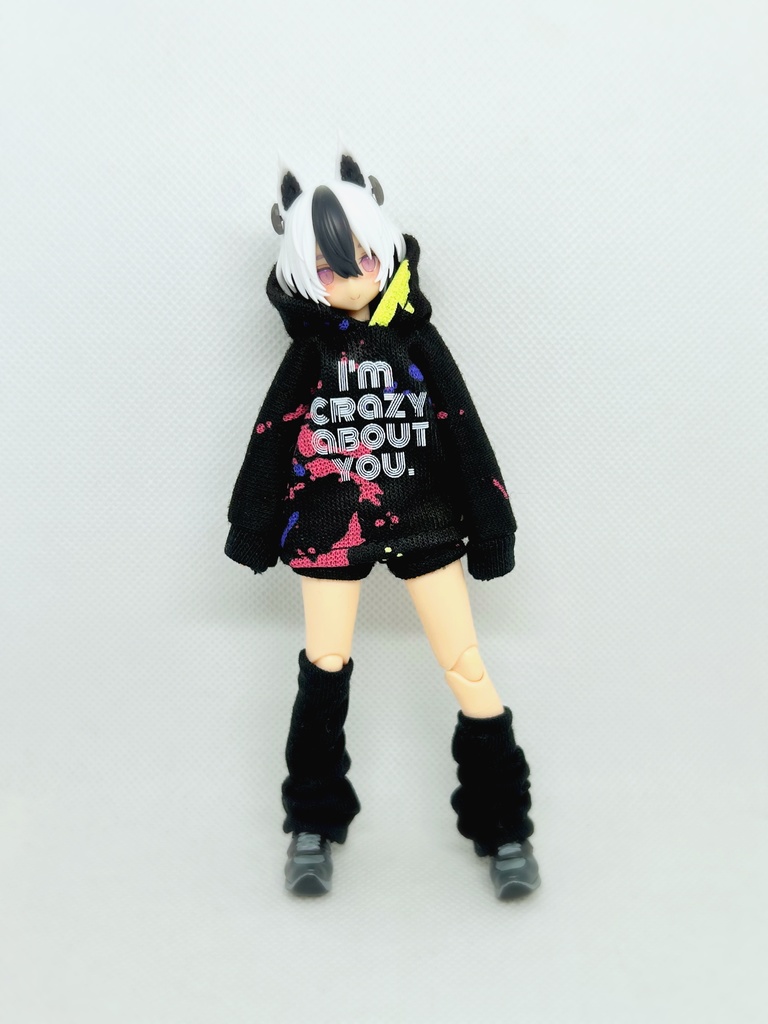 トップスとホットパンツとレッグウォーマー