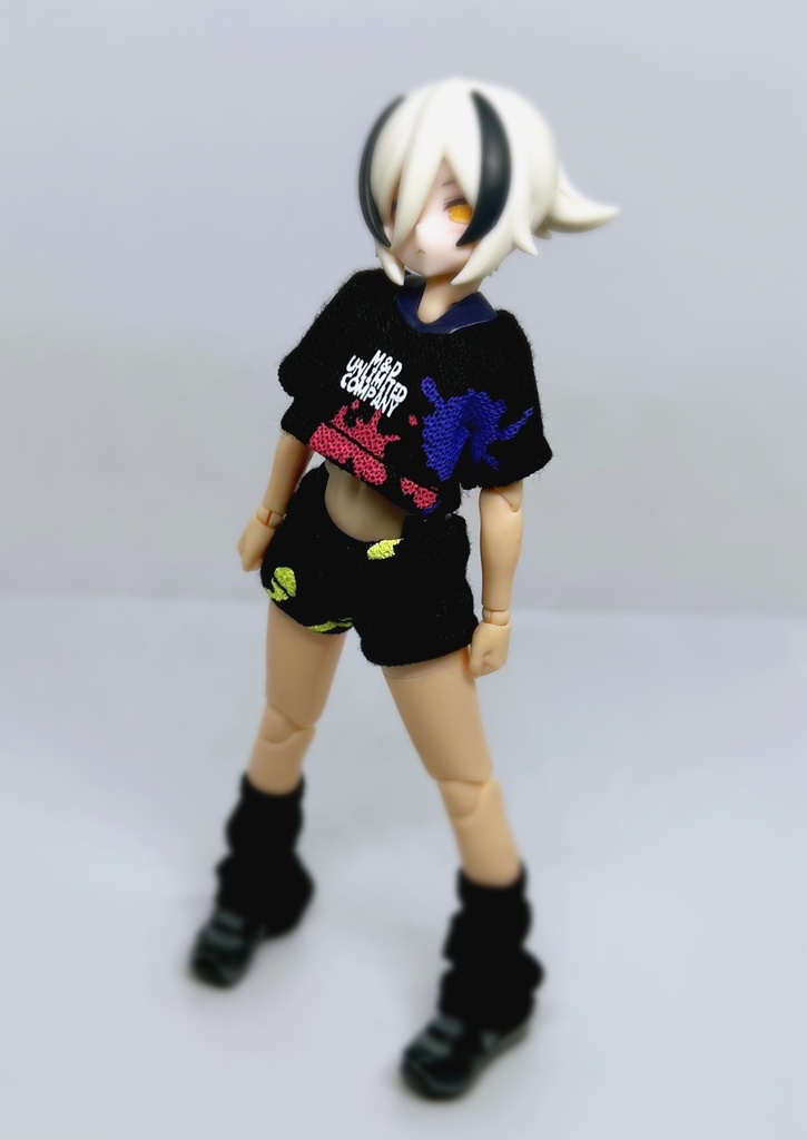 トップスとホットパンツとレッグウォーマー