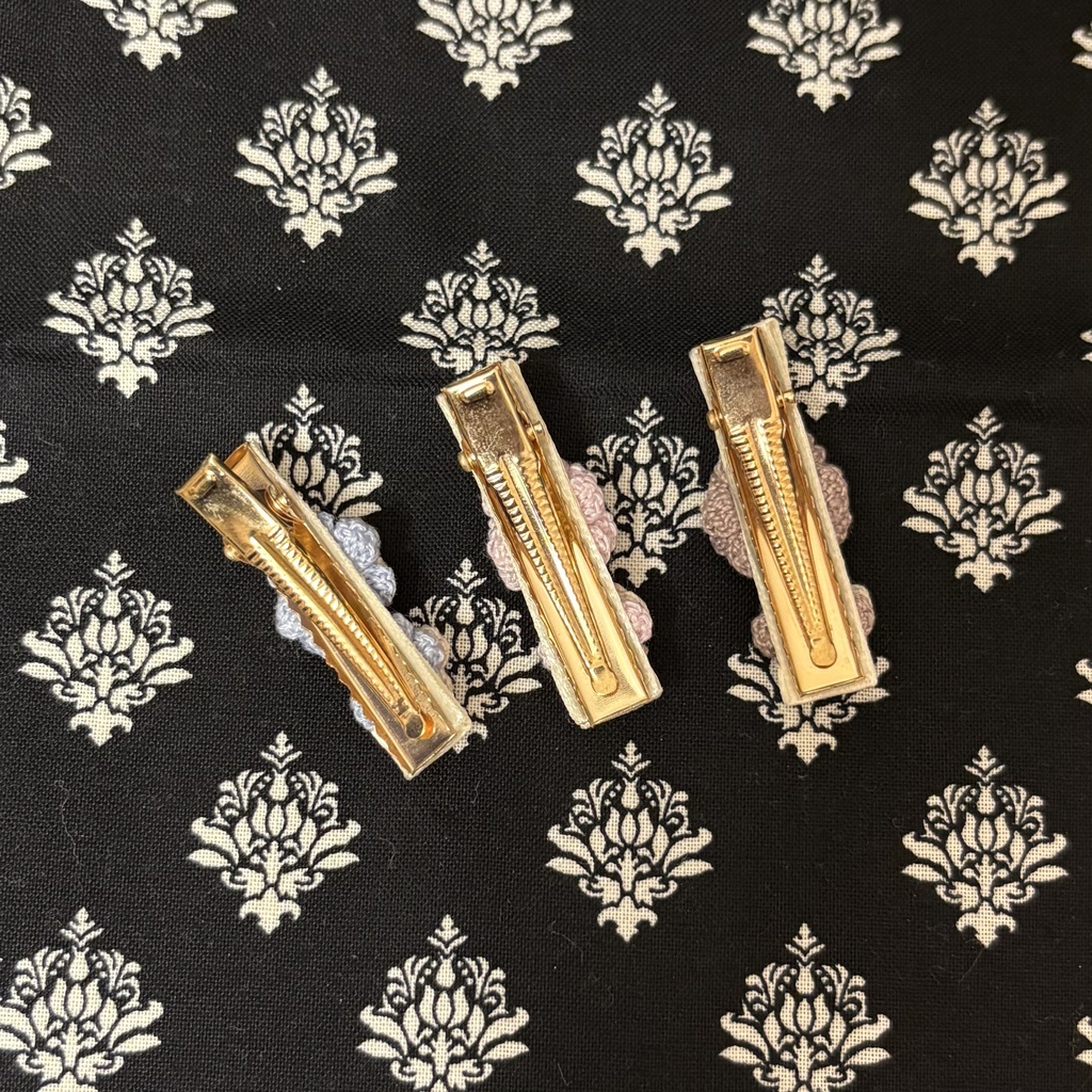 編み物 お花のクリップ