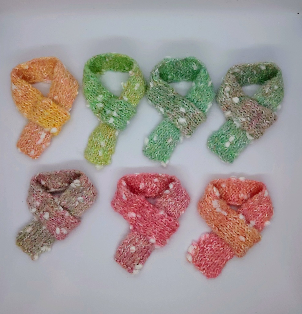 グラデーション・ランダムドットマフラー