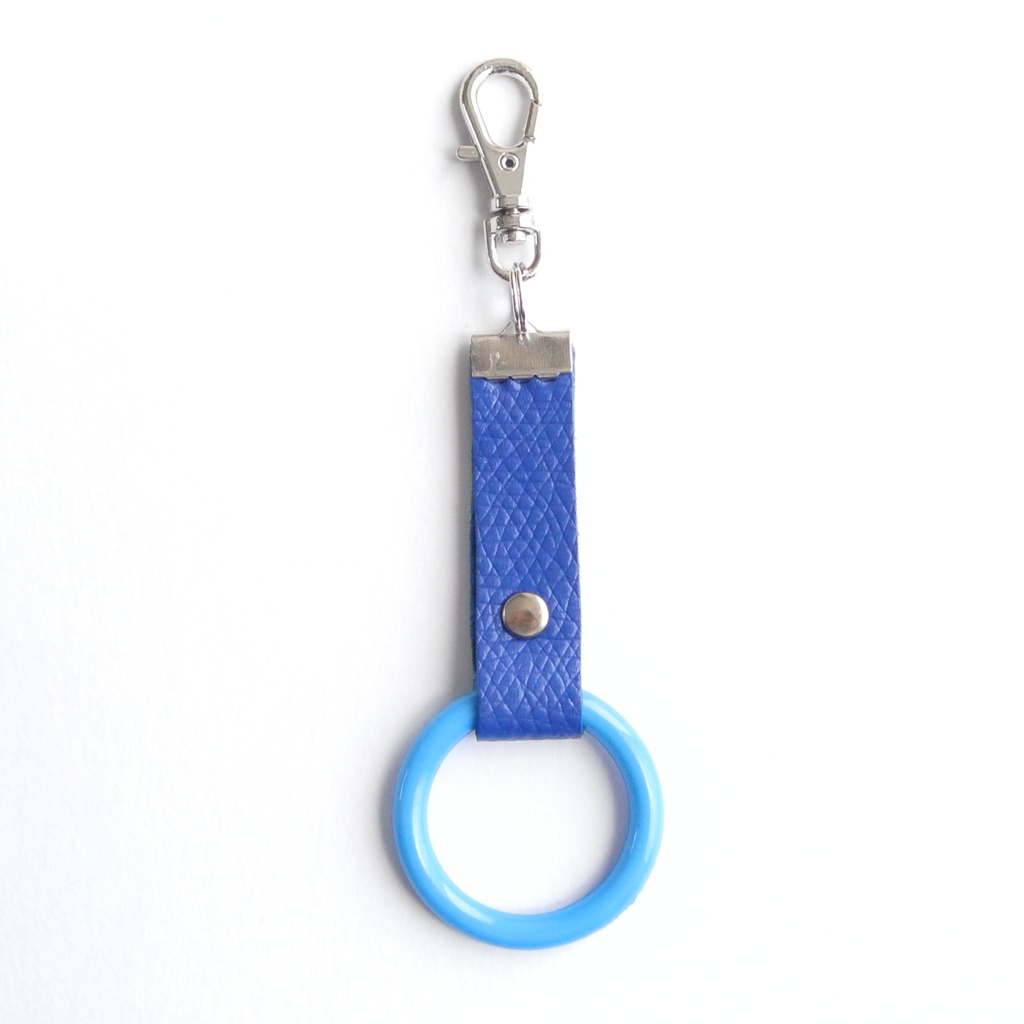 つり革風ミニストラップ ブルー