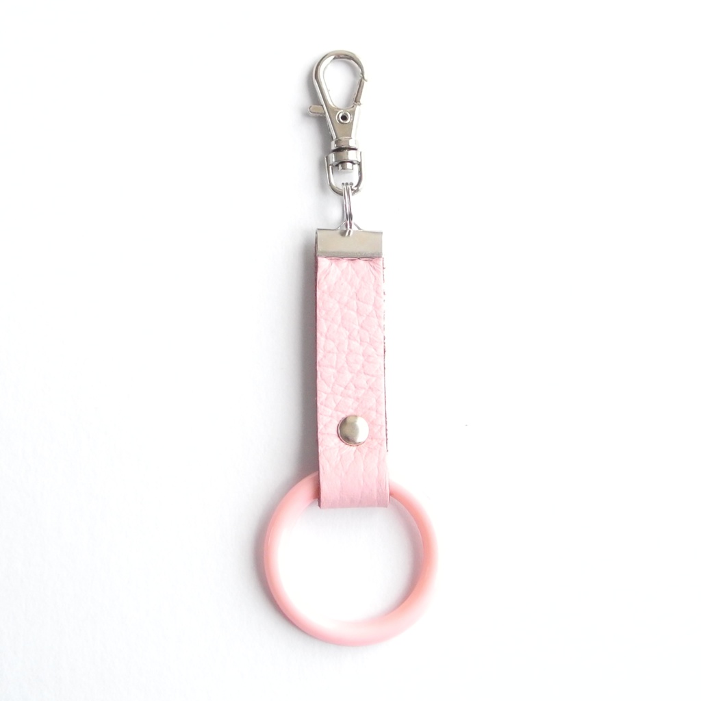 つり革風ミニストラップ ピンク