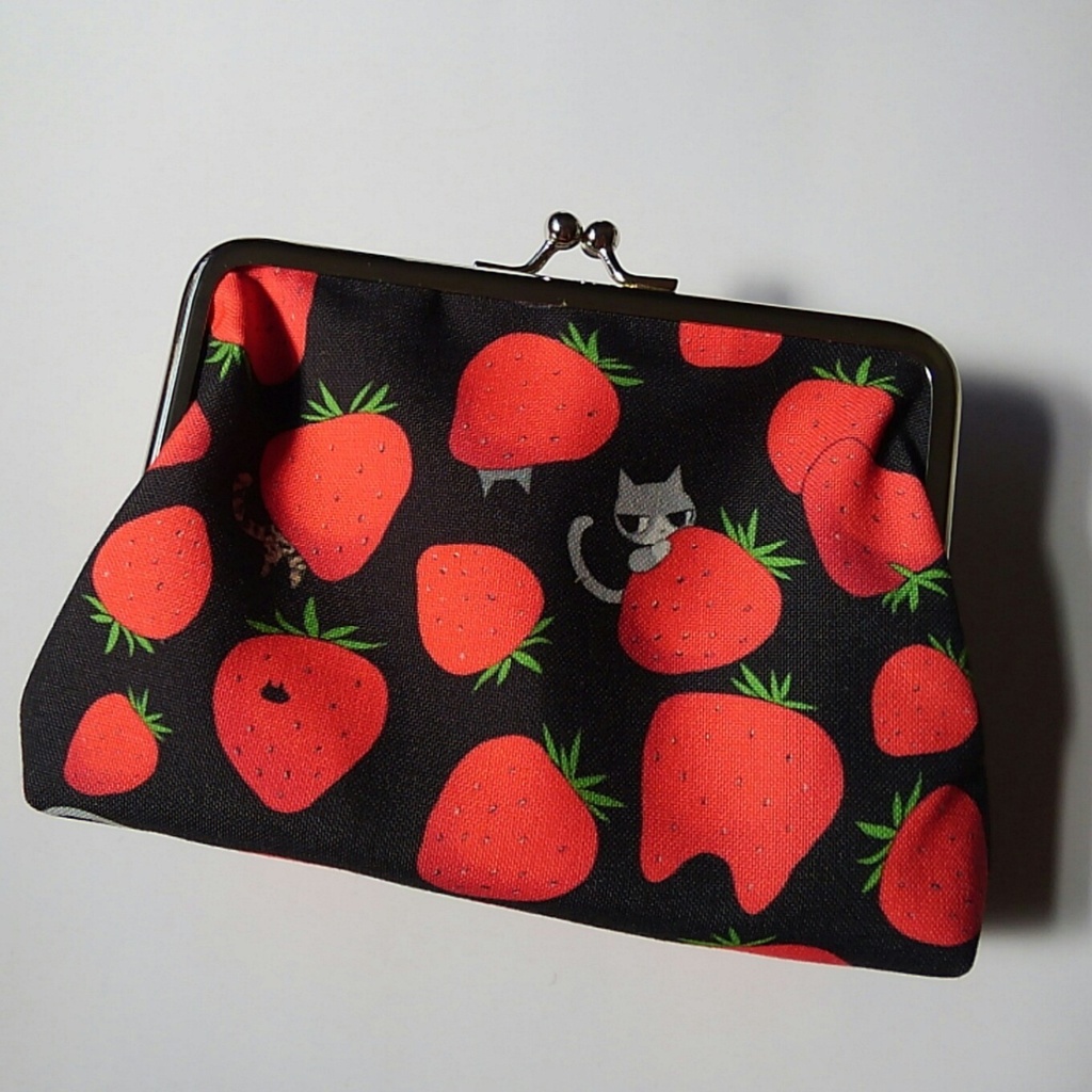 苺柄がま口(大)