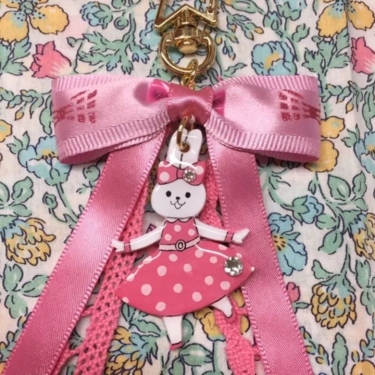 現実見えないうさぎのチャーム