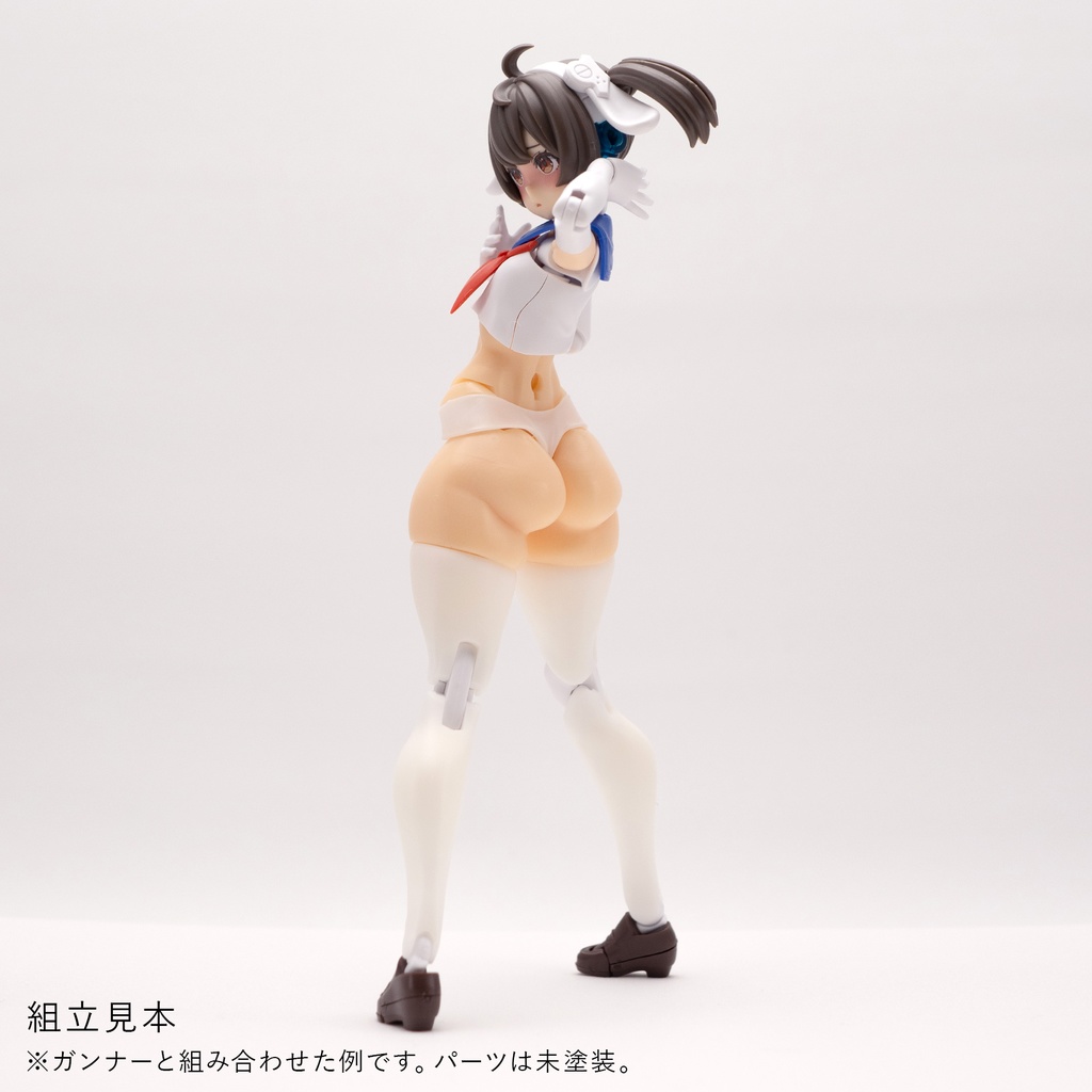 健康的なBlock2-Mのむっちりおなかとあんよニーソ