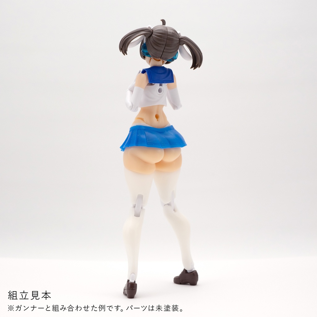 健康的なBlock2-Mのむっちりおなかとあんよニーソ