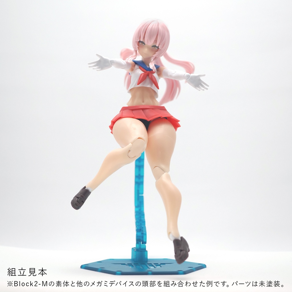 健康的なBlock2-Mのむっちりおなかとあんよ生脚