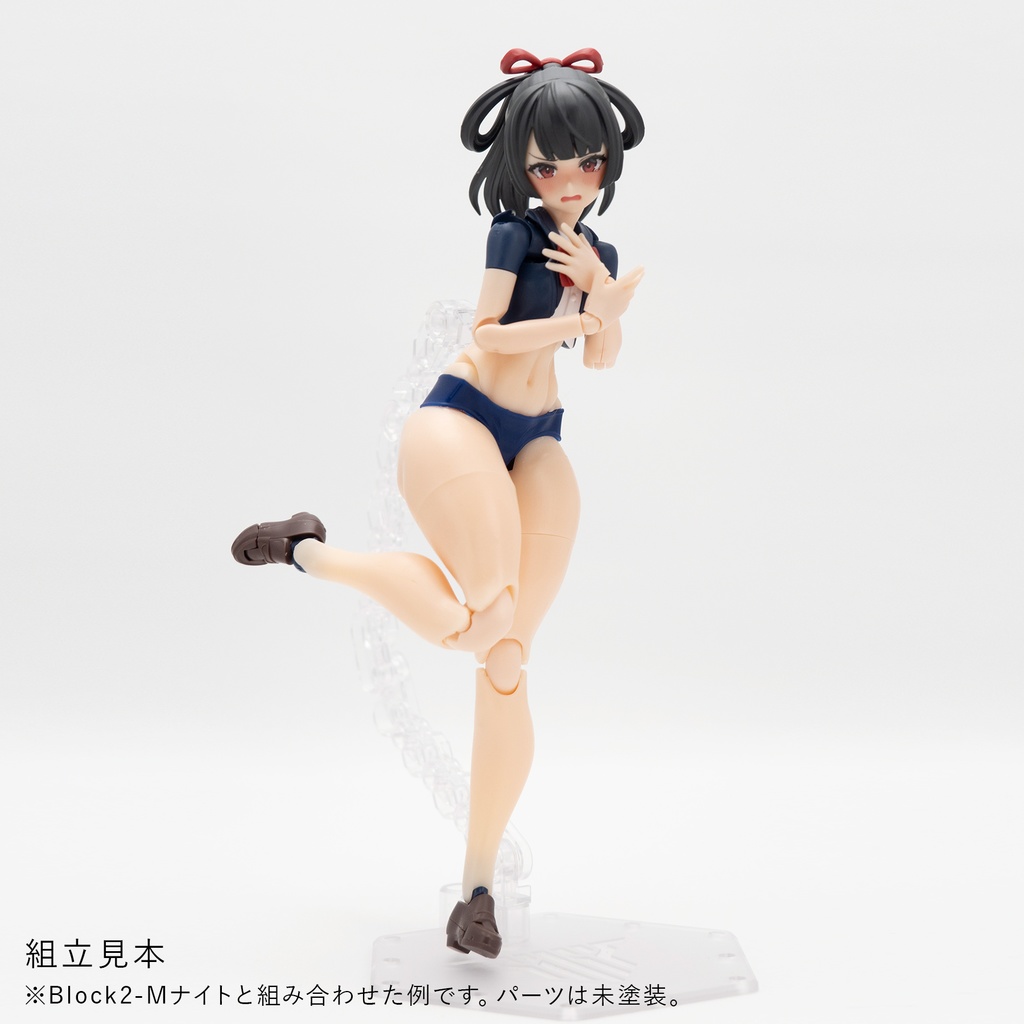 健康的なBlock2-Mのむっちりおなかとあんよ生脚