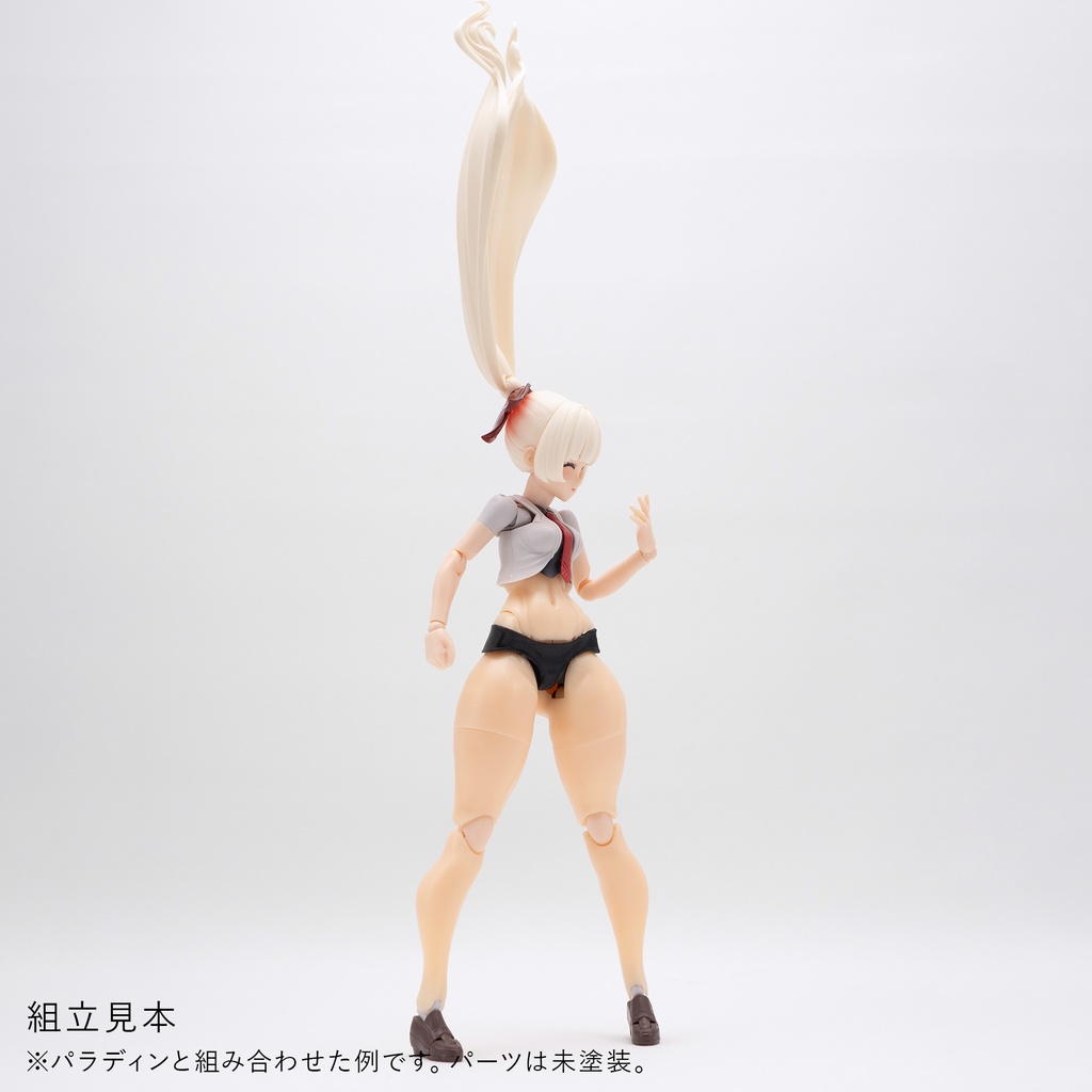 健康的なBlock2-Mのむっちりおなかとあんよ生脚