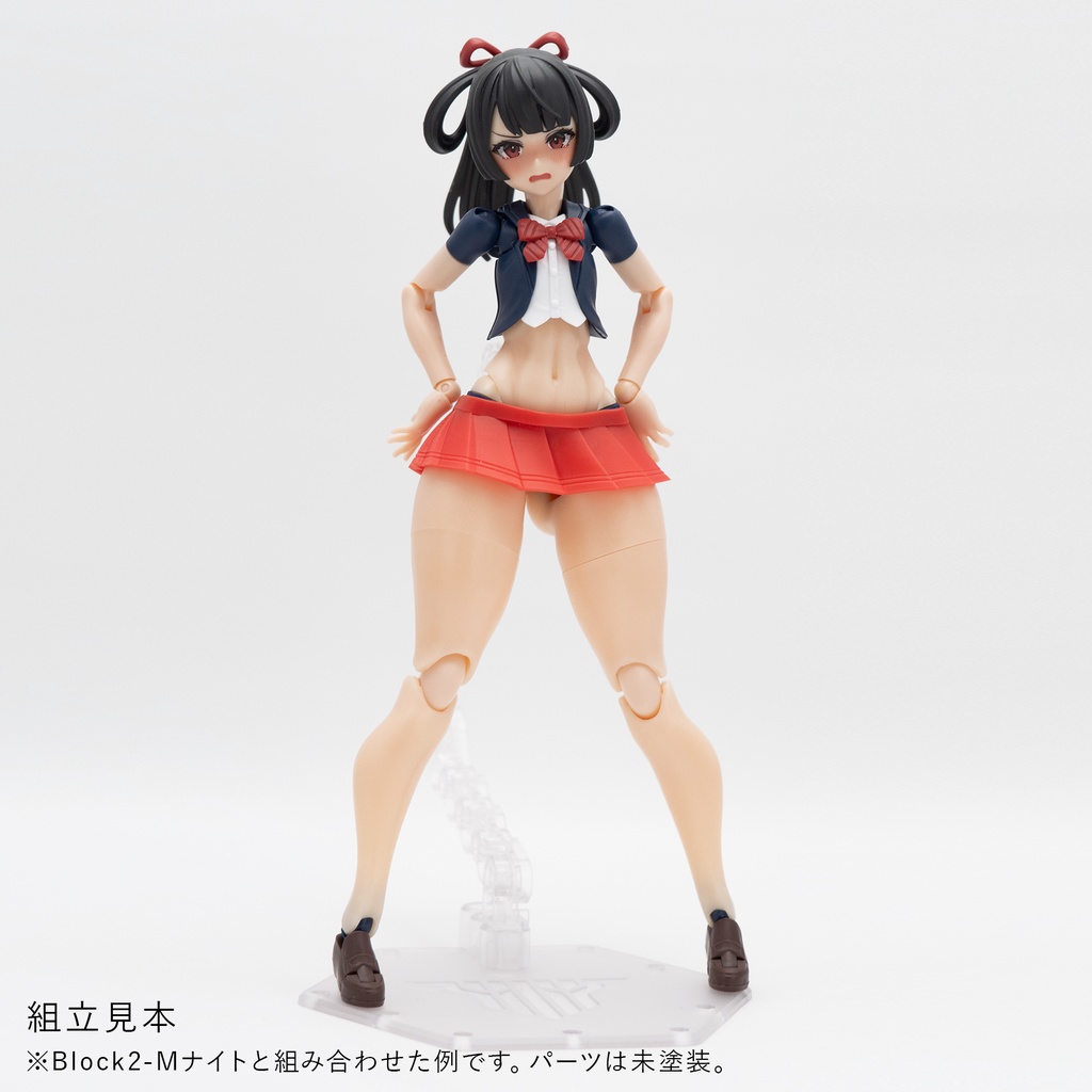 健康的なBlock2-Mのむっちりおなかとあんよ生脚