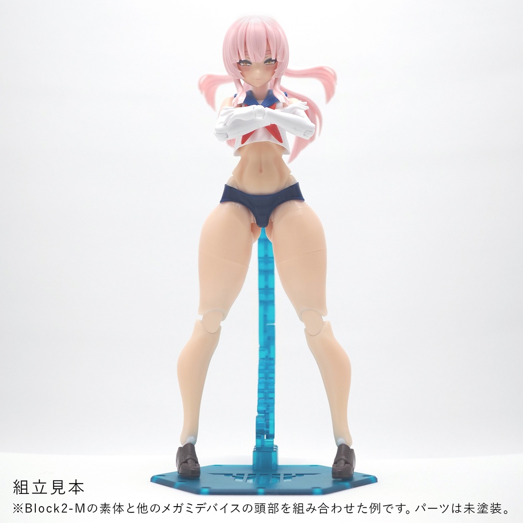 健康的なBlock2-Mのむっちりおなかとあんよ生脚