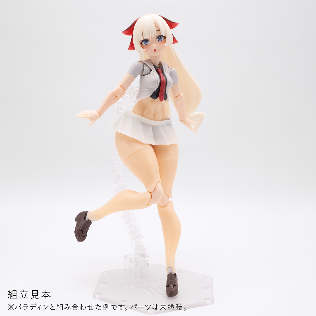 健康的なBlock2-Mのむっちりおなかとあんよ生脚