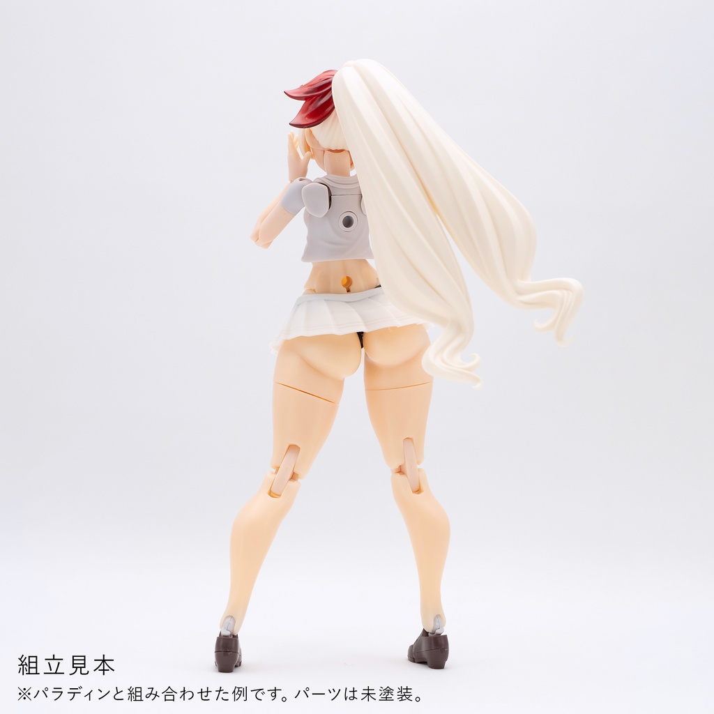 健康的なBlock2-Mのむっちりおなかとあんよ生脚