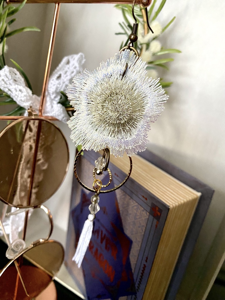 呪術イメージ花アクセサリー