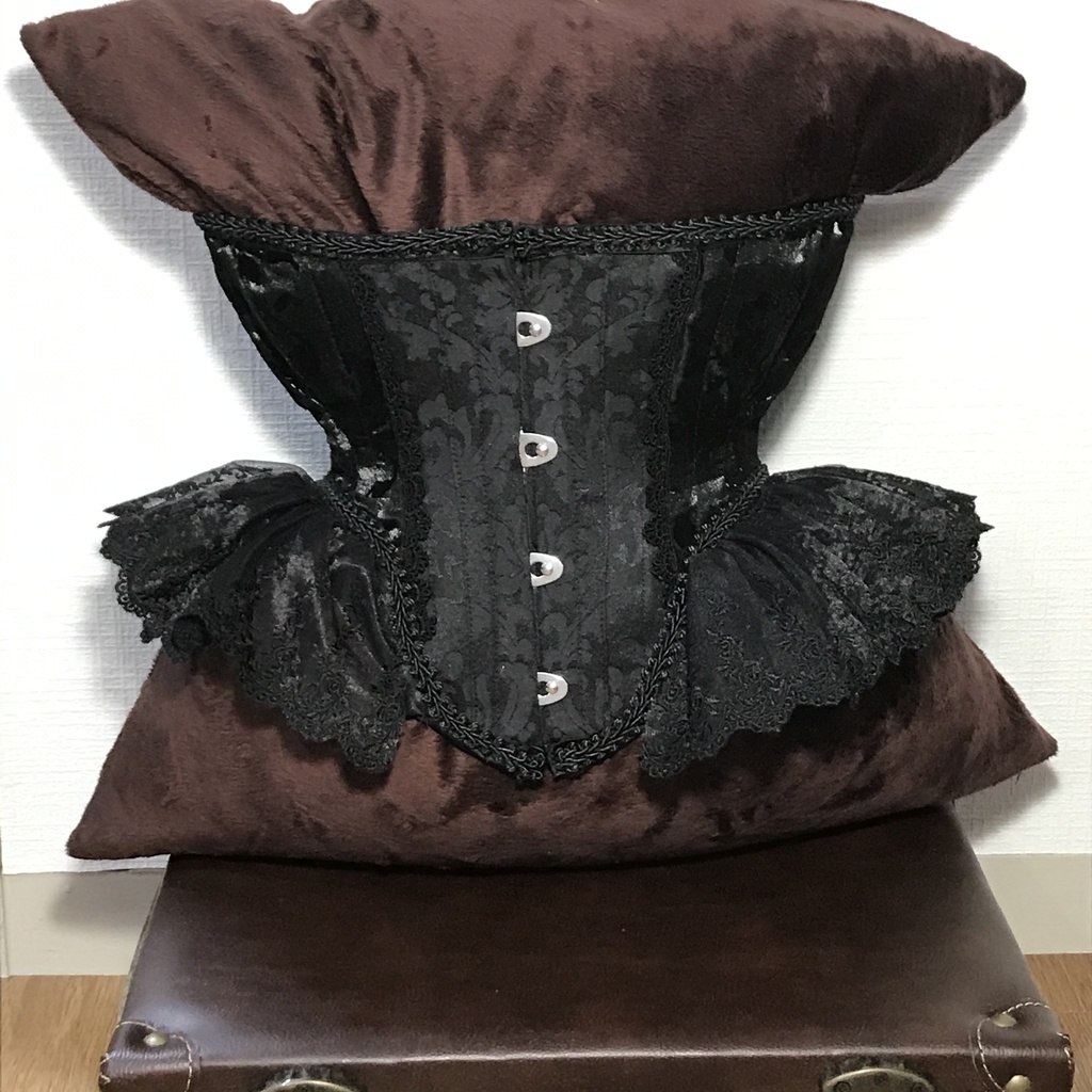 【過去作例】【再販無】20インチ 黒×黒フリルTighter