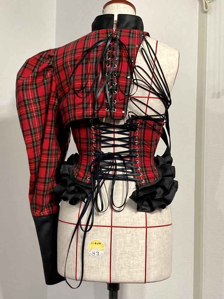 チェックレザーフリルTighter