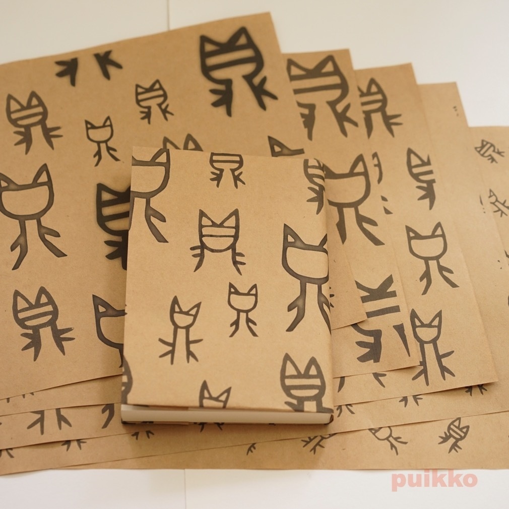 紙製ブックカバー 猫っぽい古代文字