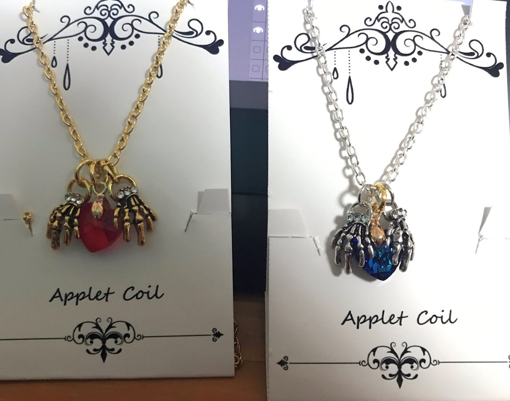 ダブルスカルハンドネックレス